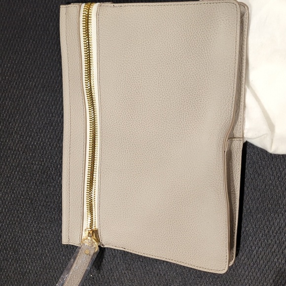 India Hicks NWT in Taupe Pebbled Leather Clutch. 11.5x8.5 Inches. - Picture 4 of 11